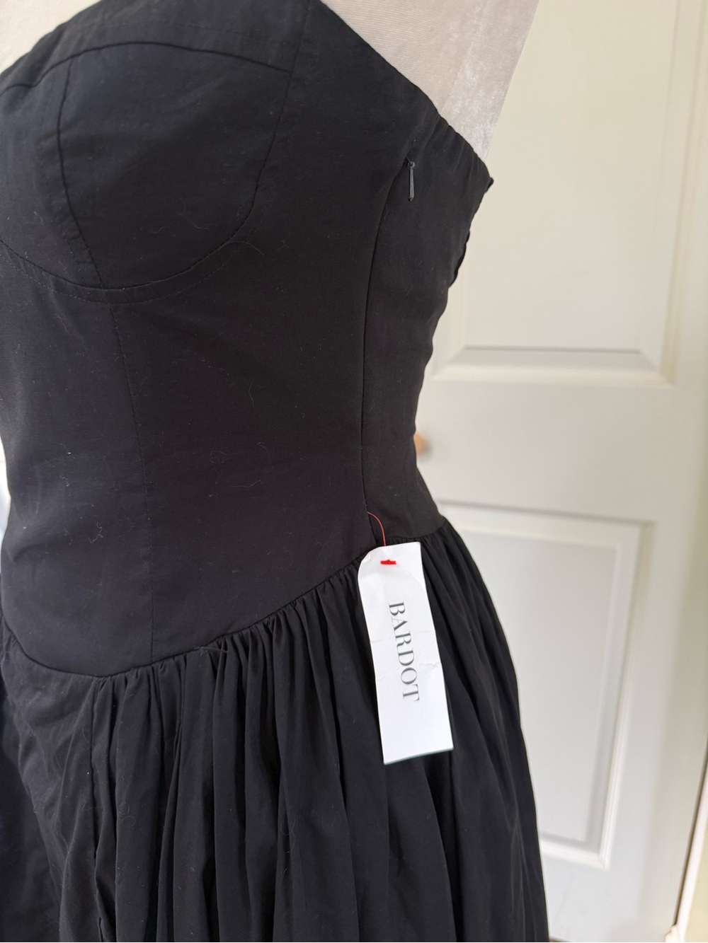 Bardot NWT Black cotton Maxi Dress with Spaghetti Straps and open lace back - Picture 9 of 10